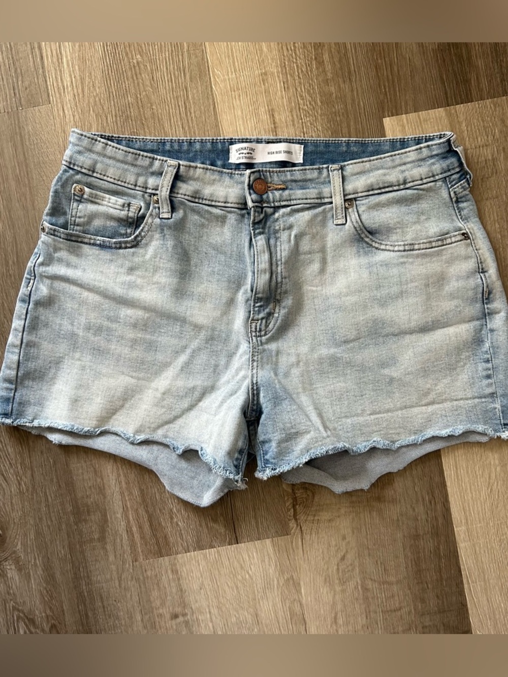 Signature by Levi Strauss Light Blue Denim Cutoff Shorts woman’s size 14 - W32